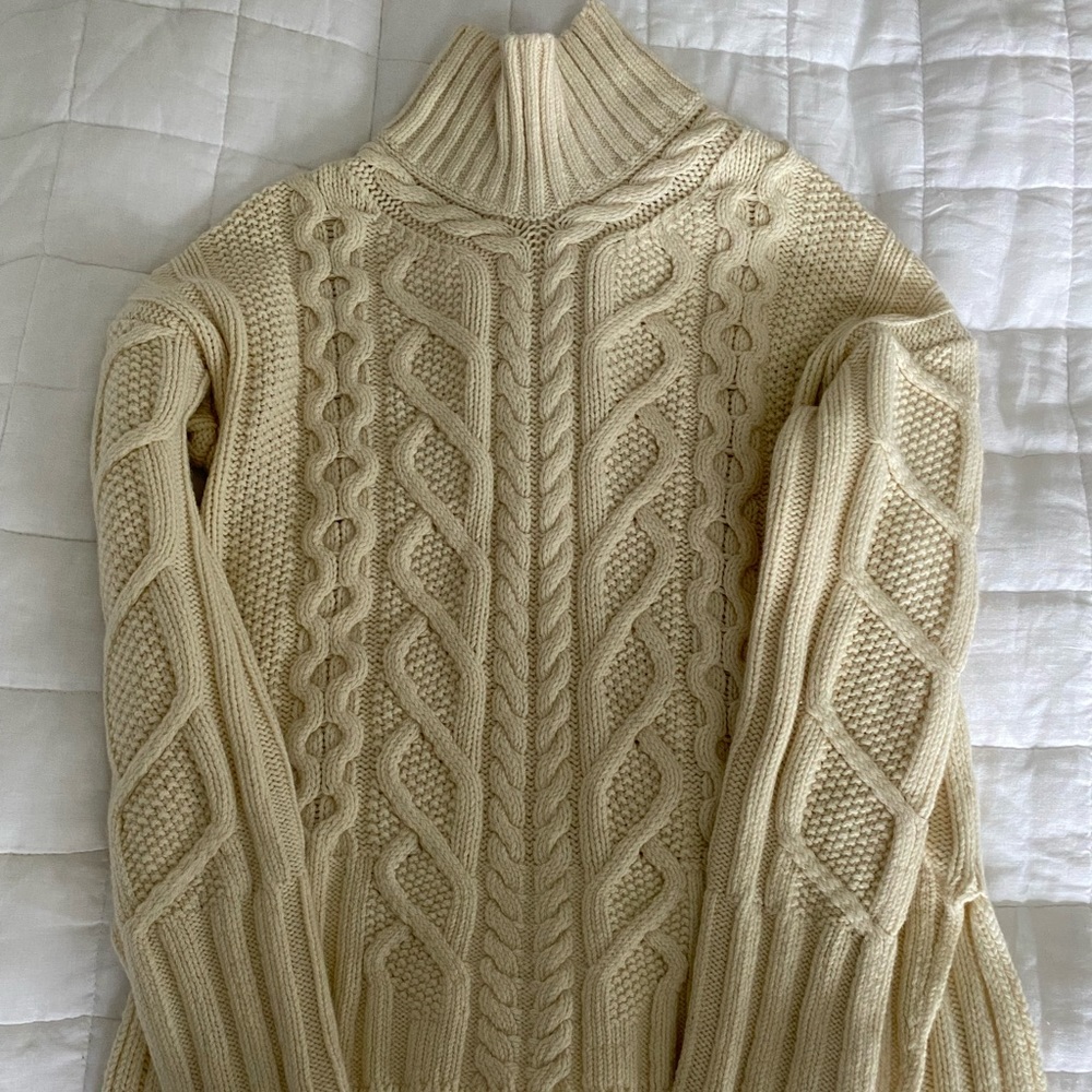 NWOT Everlane Wool and Cashmere Cable Knit Turtleneck Sweater.